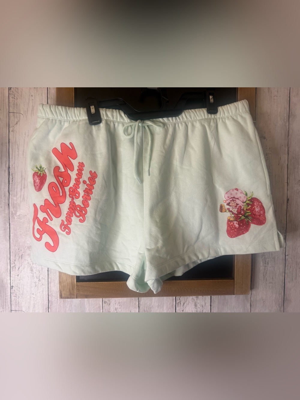 NWOT Strawberry Shortcake cream shorts with pockets Size XXL